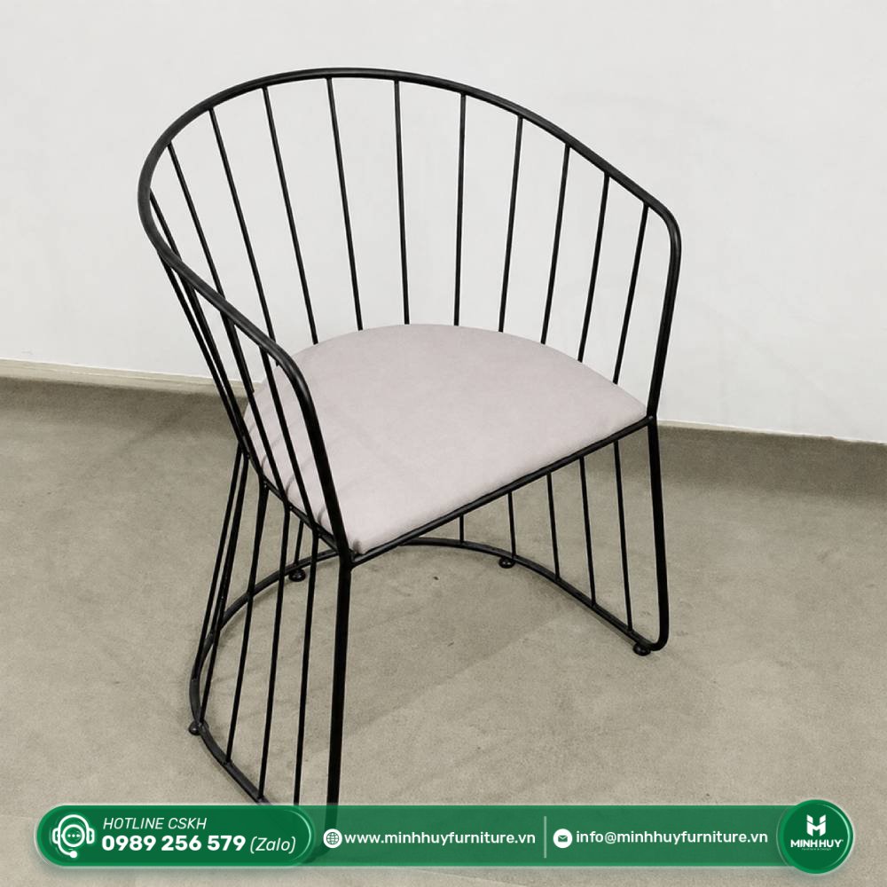 Ghế sắt Quirino kèm nệm MH007