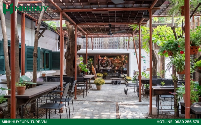 Mau thiet ke quan cafe san vuon dep