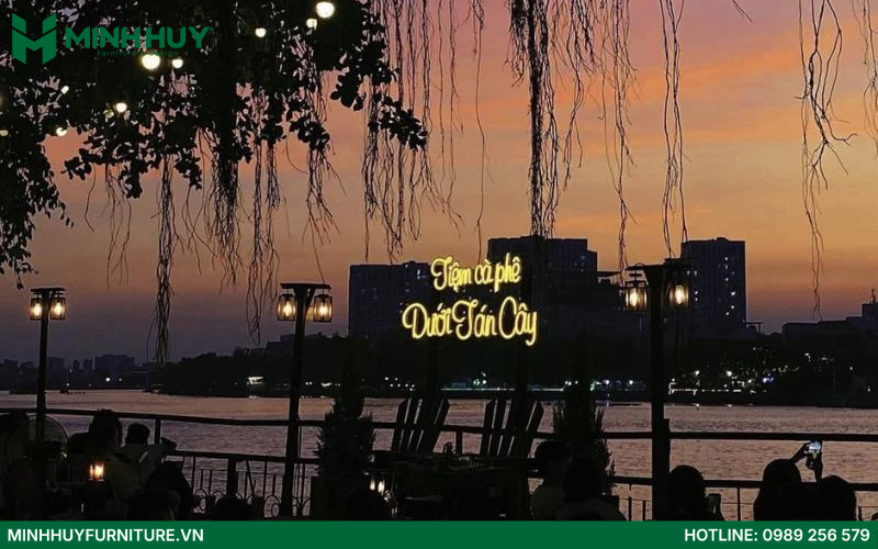 Tiệm Cà Phê Dưới Tán Cây