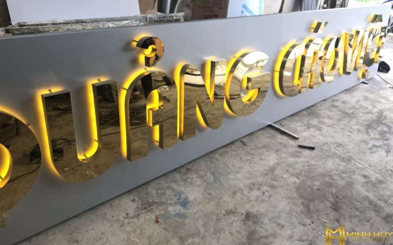 Tiêu chí lựa chọn mẫu hộp đèn inox mạ vàng
