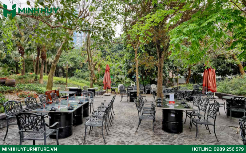thiết kế nội thất nhà hàng sân vườn
