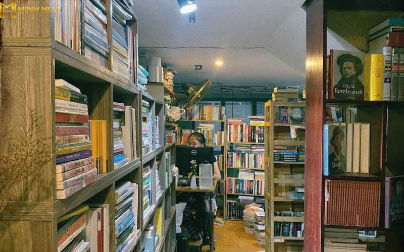 Slowee Coffee & Books
