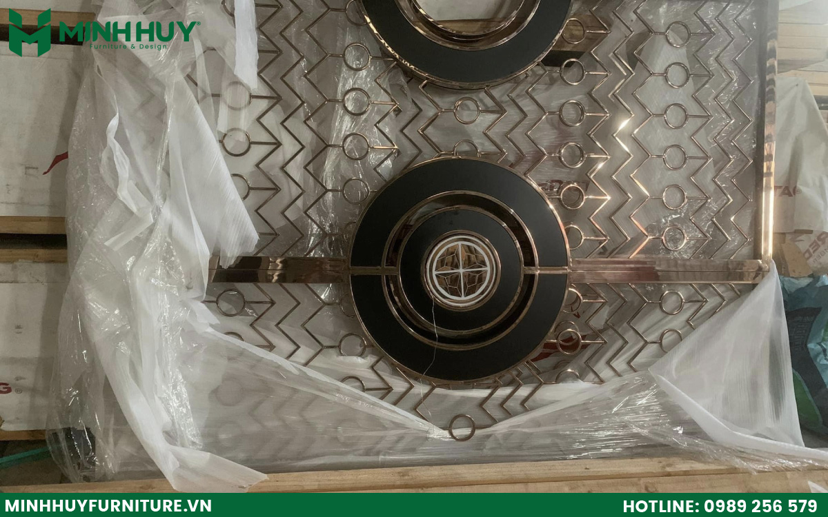 xưởng gia công khung kính inox mạ vàng