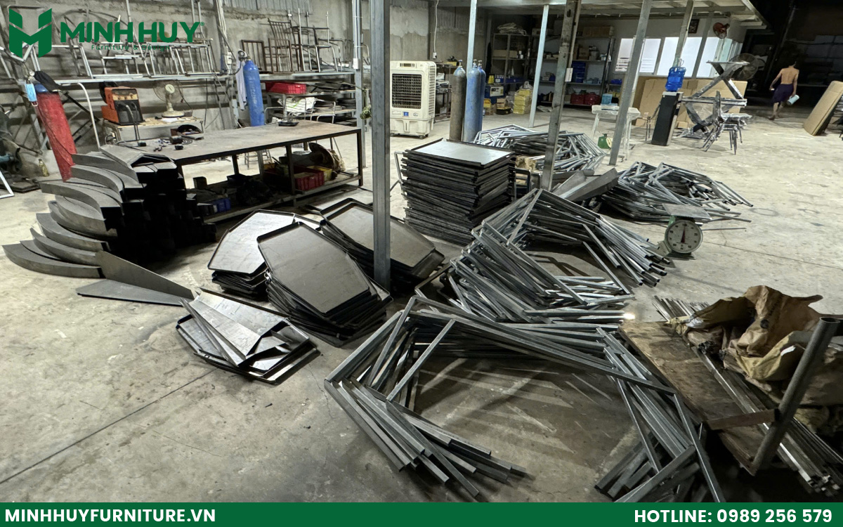 Xưởng gia công khung kính inox mạ PVD huyện Bình Chánh trực tiếp
