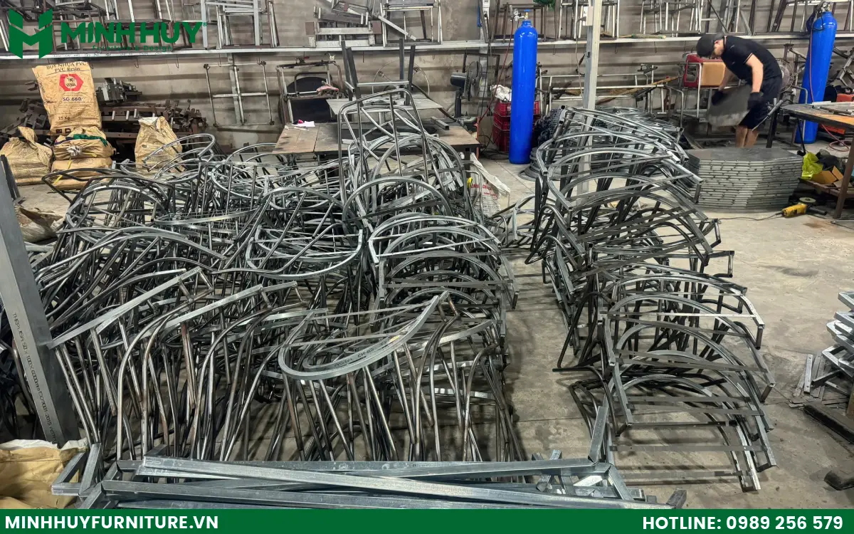 gia công chân sắt văn phòng tại hcm