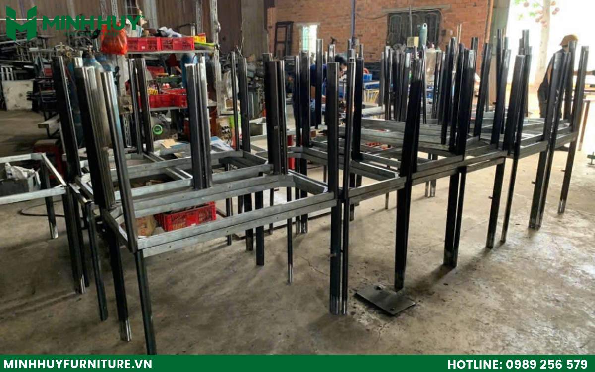 Xưởng gia công Chân sắt tam giác văn phòng tại HCM