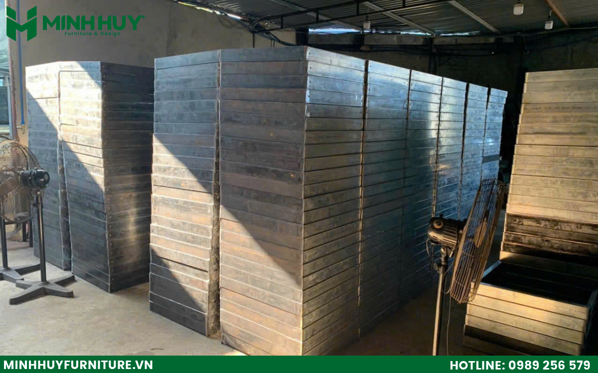 Chân bàn văn phòng thông minh