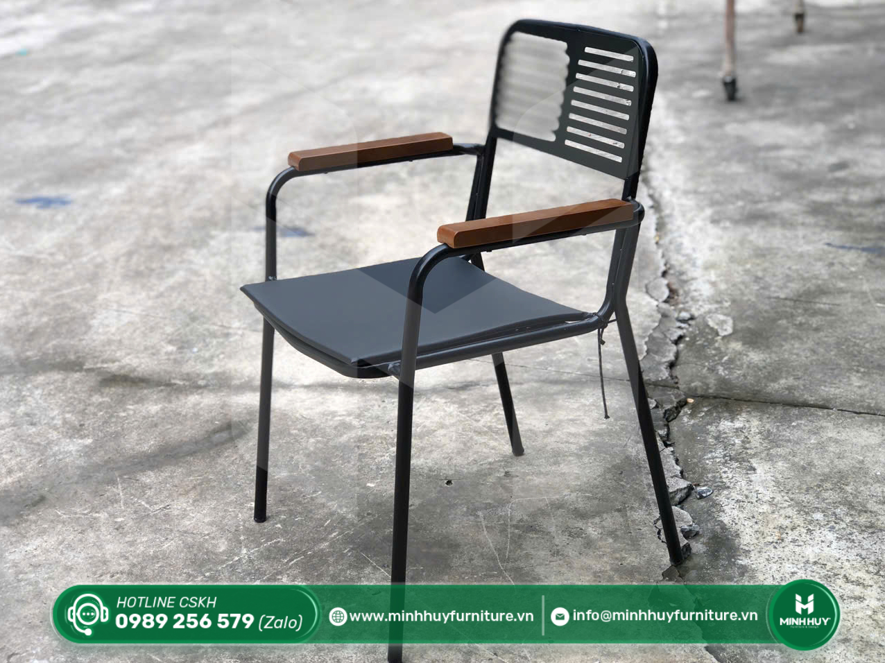Hình ảnh thực tế mẫu Ghế Cafe Sắt Đen Tay Gỗ MH115