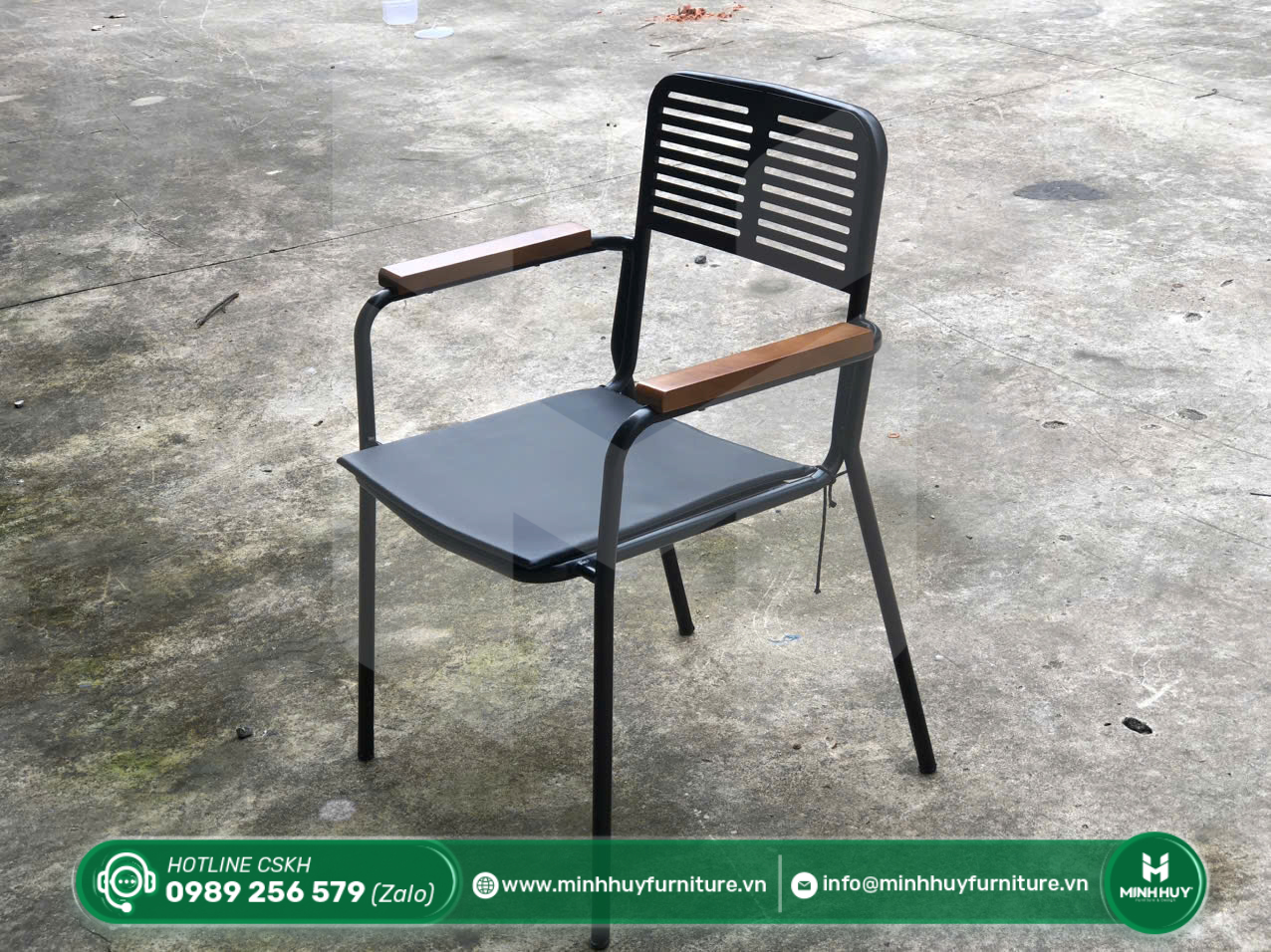 Hình ảnh thực tế mẫu Ghế Cafe Sắt Đen Tay Gỗ MH115