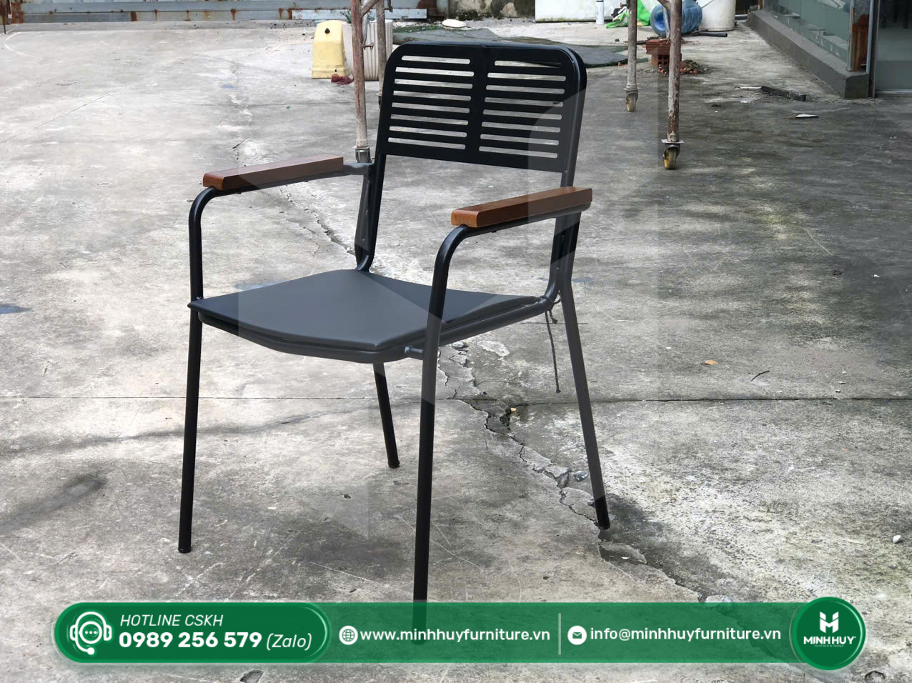 Hình ảnh thực tế mẫu Ghế Cafe Sắt Đen Tay Gỗ MH115