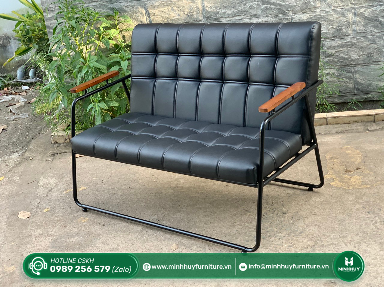 Đặc điểm sản phẩm Ghế Sofa Băng Nệm Da Ô Vuông Tay Gỗ Khung Sắt MHSF028