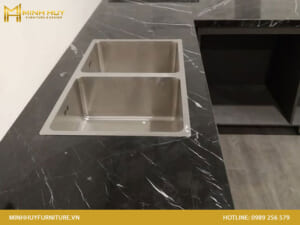Bàn bếp khung sắt mặt đá