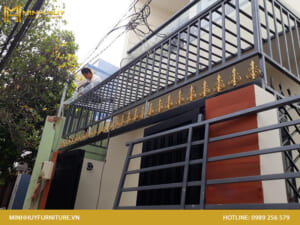 Khung sắt bảo vệ sân trước đẹp